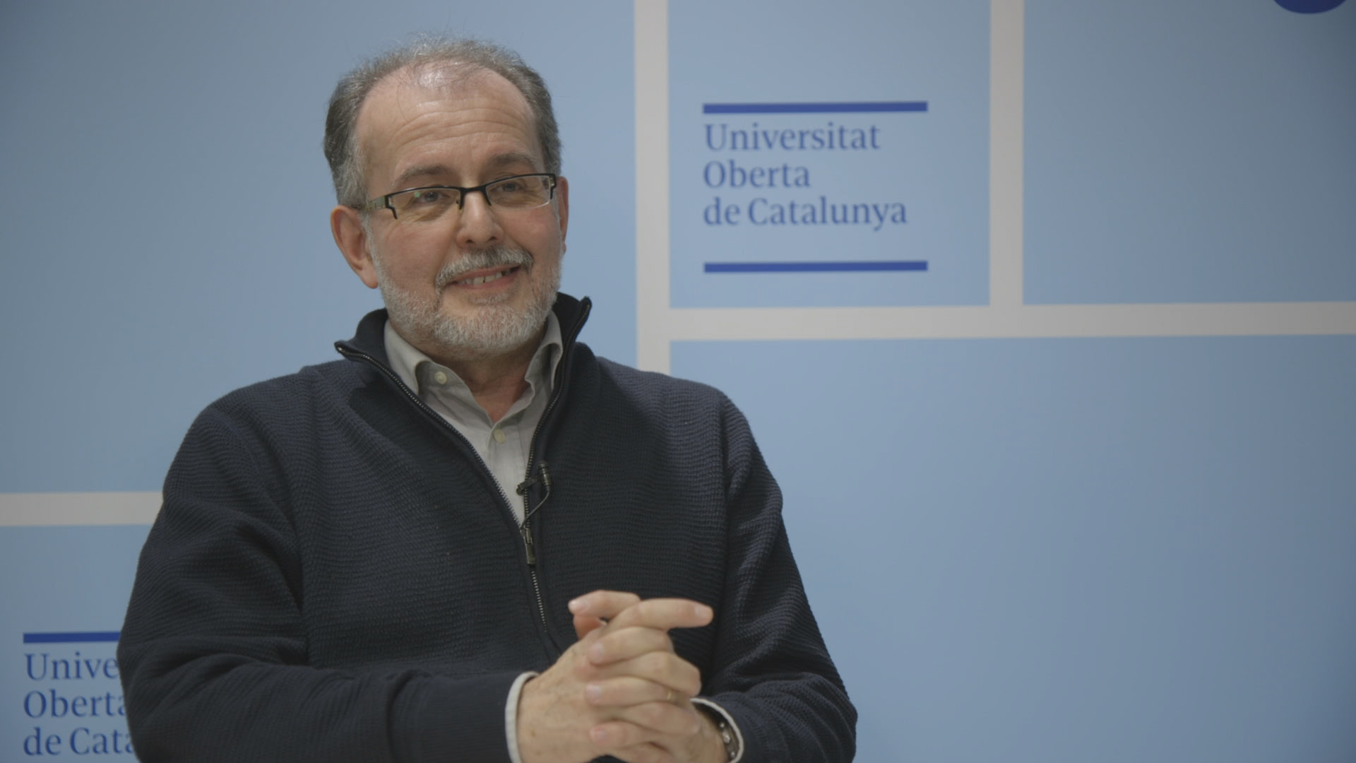 Es el único académico en España galardonado con el Premio a la Excelencia en Aprendizaje Virtual del Congreso Mundial de Educación (2015).