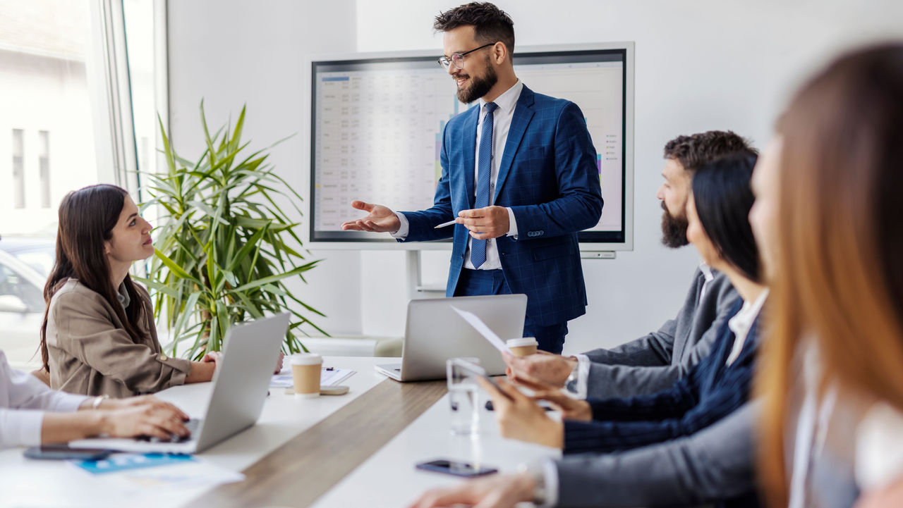 "Reunió entre universitat i empresa per impulsar projectes de col·laboració per a la innovació, captació de talent i formació corporativa. "