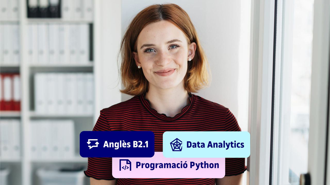 Una noia presenta els noms dels diferents cursos de formació contínua que ha realitzat a la UOC