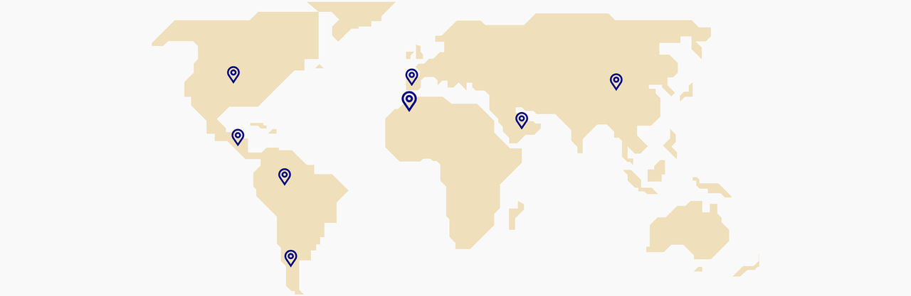 Mapa del món amb alguns punts on hi ha estudiants de la UOC