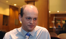 Evas es miembro del Welsh Language Board (Gales)