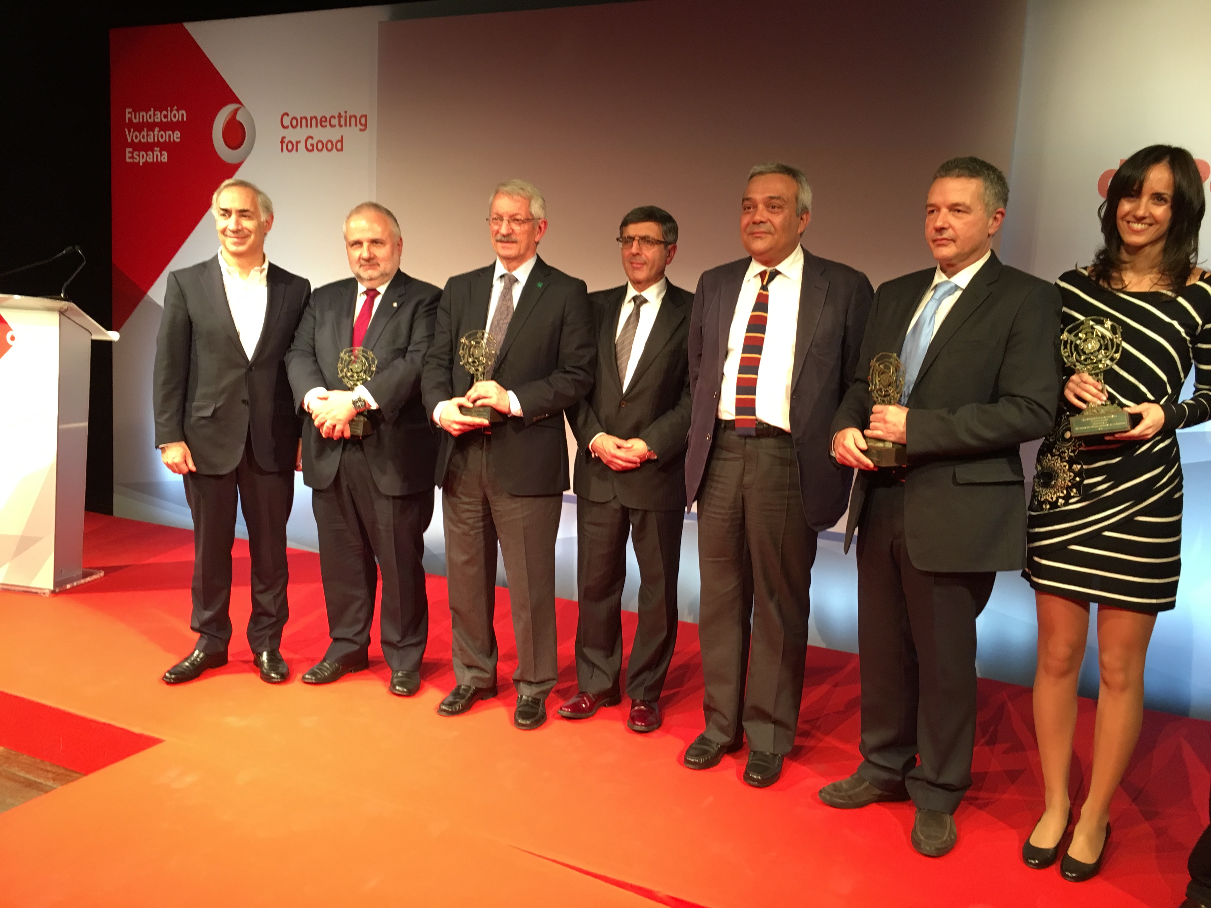 El rector ha recogido el galardón este mediodía en el Teatro Real de Madrid.
