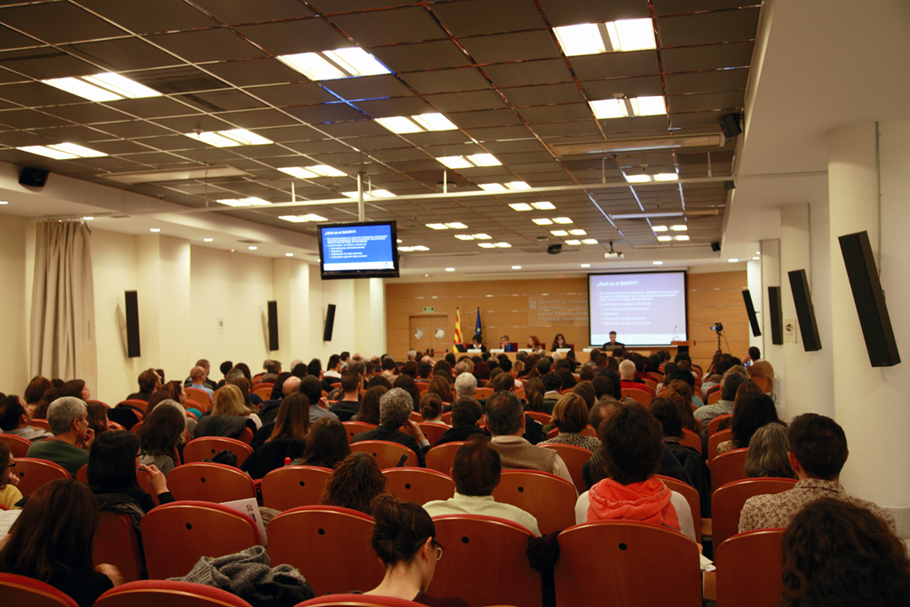 La mitad de los adolescentes admiten haber utilizado internet para acechar a sus compañeros.