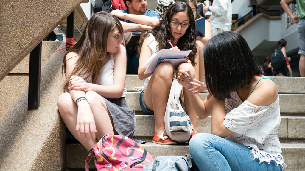 Els alumnes d'entre 16 i 18 anys han de triar les propers setmanes quins estudis voldran fer.<br />Foto: Flicker / Francisco Osorlo (CC)