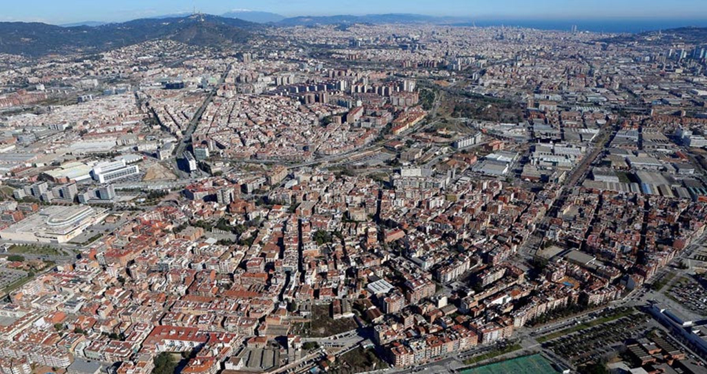 Foto: Vista aèria del Baix Llobregat i el Barcelonès // Ajuntament de Cornellà (CC)