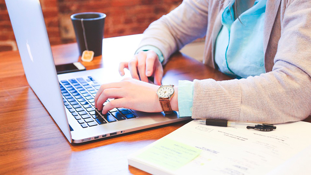 Foto: <a href="https://pixabay.com/en/student-typing-keyboard-text-woman-849825/" target="_blank">Pixabay</a>