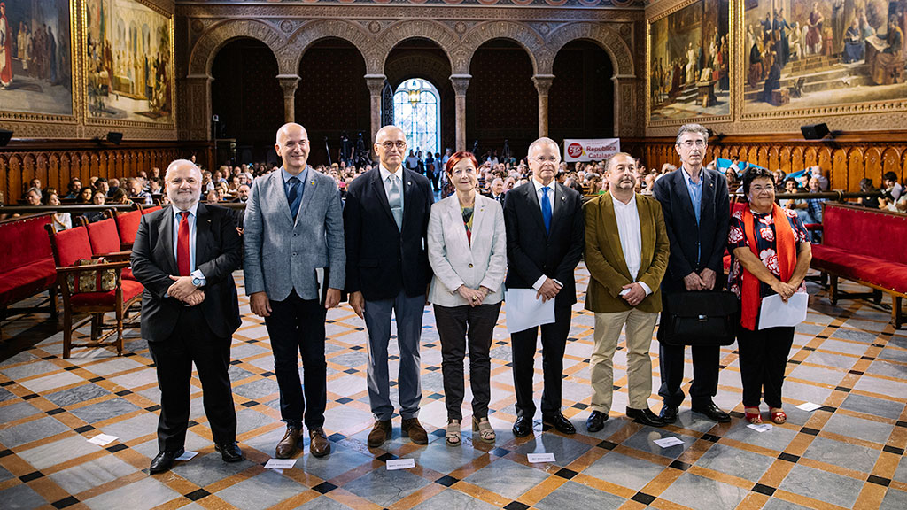 Foto: ACUP <br/>D&apos;esquerra a dreta els rectors i rectores de les universitats públiques de Catalunya: Josep A. Planell (UOC), Quim Salvi (UdG), Jaume Casals (UPF), Margarita Arboix (UAB), Joan Elias (UB), Francesc Torres (UPC), Jaume Puy (UdL), Ma José Figueras (URV).