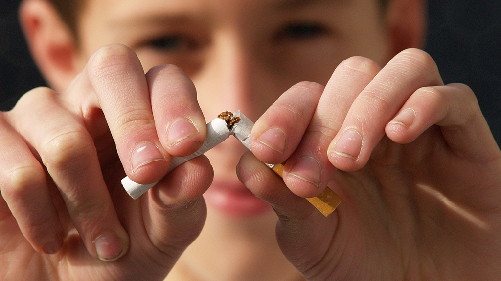 El 55 % dels enquestats que fumen tabac de pipa d'aigua (xixa, narguil, etc.), d'entre 18 i 25 anys, consumeixen aquest producte diàriament o un cop per setmana. (Foto: Martin Büdenbender / Pixabay)