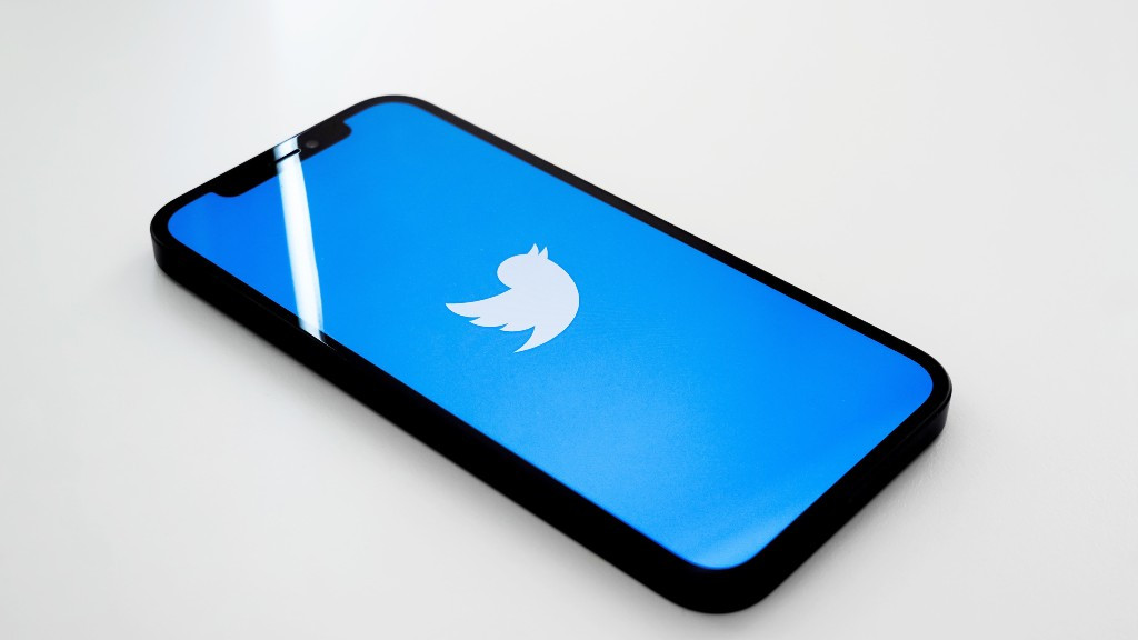 Twitter users combine above average levels of education with a greater tendency to search for news and engage in political debates (Photo: Unsplash / Jeremy Bezanger)