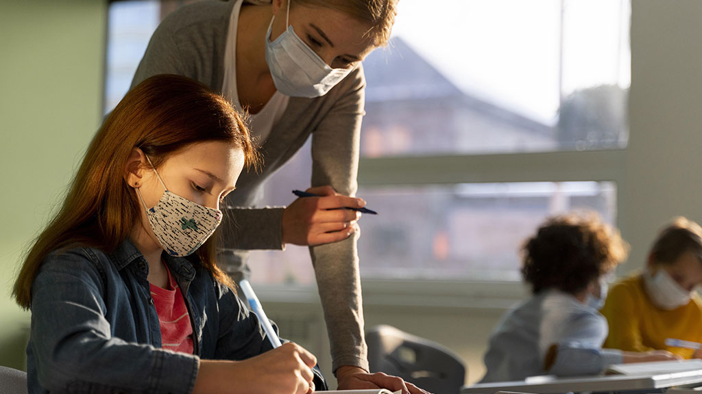 La societat ha canviat, i els qui eduquen els adults del futur tenen davant seu nous desafiaments (Foto: Freepik)