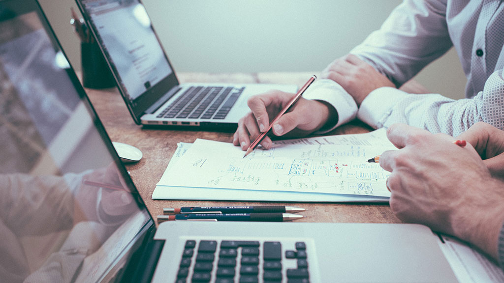 Un dels efectes col·laterals de la COVID-19 o de l'erupció del Cumbre Vieja ha estat la incorporació de canvis importants a l'IRPF i que afecten la campanya de 2021 (Foto:  Helloquence / Unsplash.com)