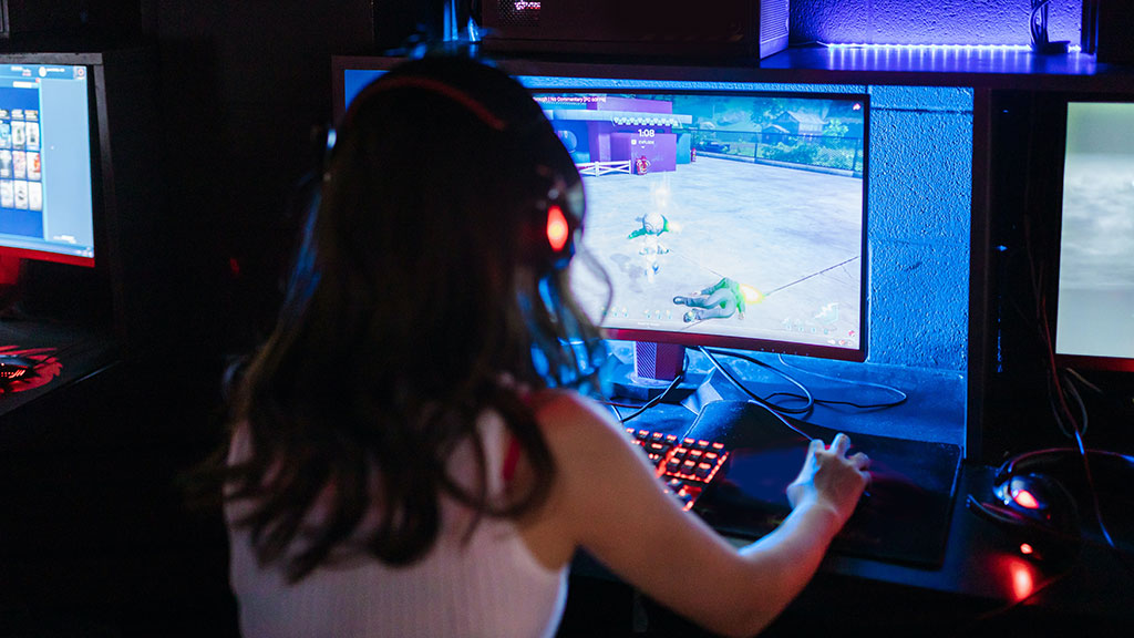 Els gamers sènior guanyen protagonisme i es mostren cada vegada més receptius a les noves tecnologies. (Foto: RODNAE Productions / PEXELS)