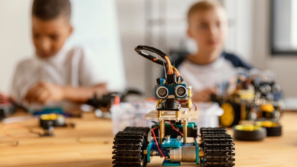 La robòtica es pot integrar a l'educació des d'una edat molt primerenca (Foto: Freepik)