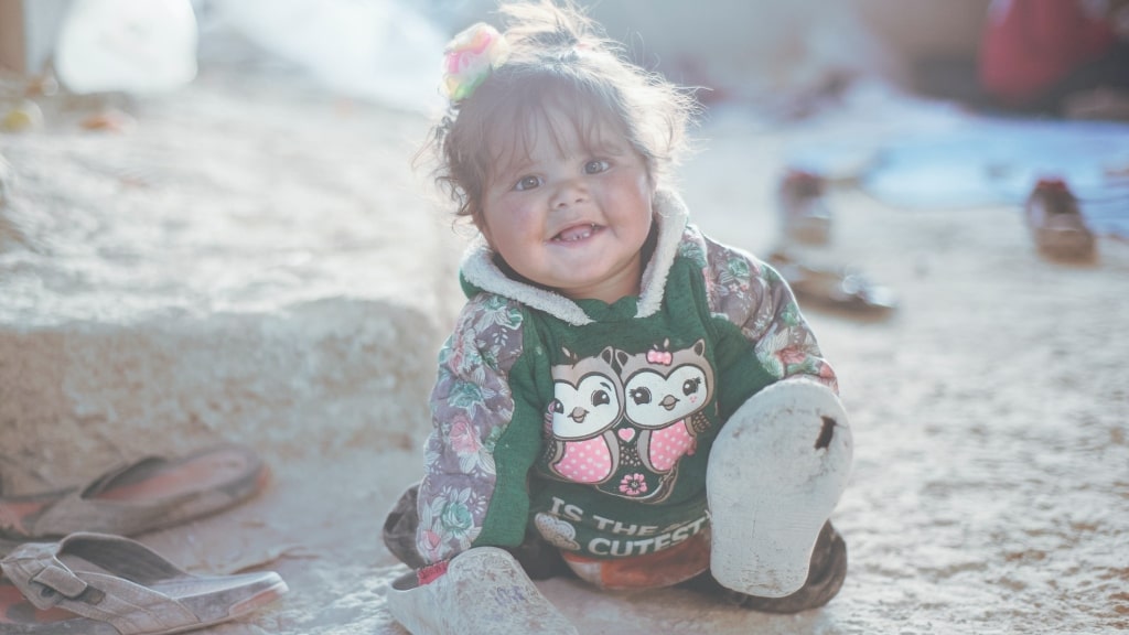 Malnutrició, deshidratació i violència, fins i tot sexual, són riscos reals als quals s'enfronten aquests menors (Foto: Hosien Azour / Unsplash.com)