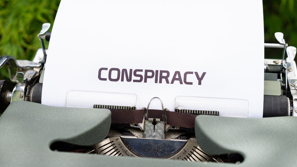 Exposure to conspiracy theories encourages populist thinking (Photo: Markus Winkler/Unsplash)