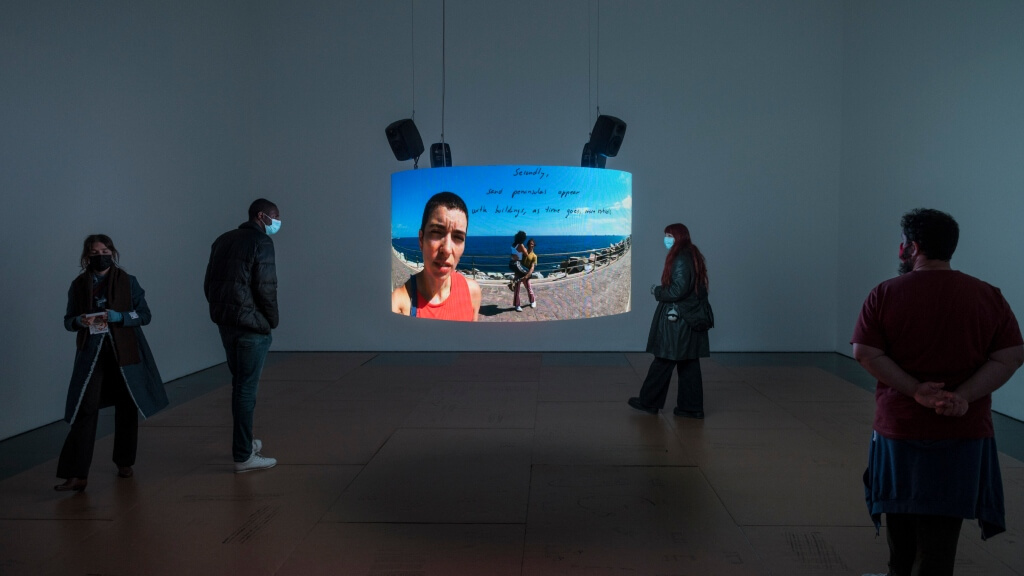 Foto: Claudia Pagès. Gerundi Circular [Gerundio Circular]. MACBA, 2021. Fotografía: Roberto Ruiz