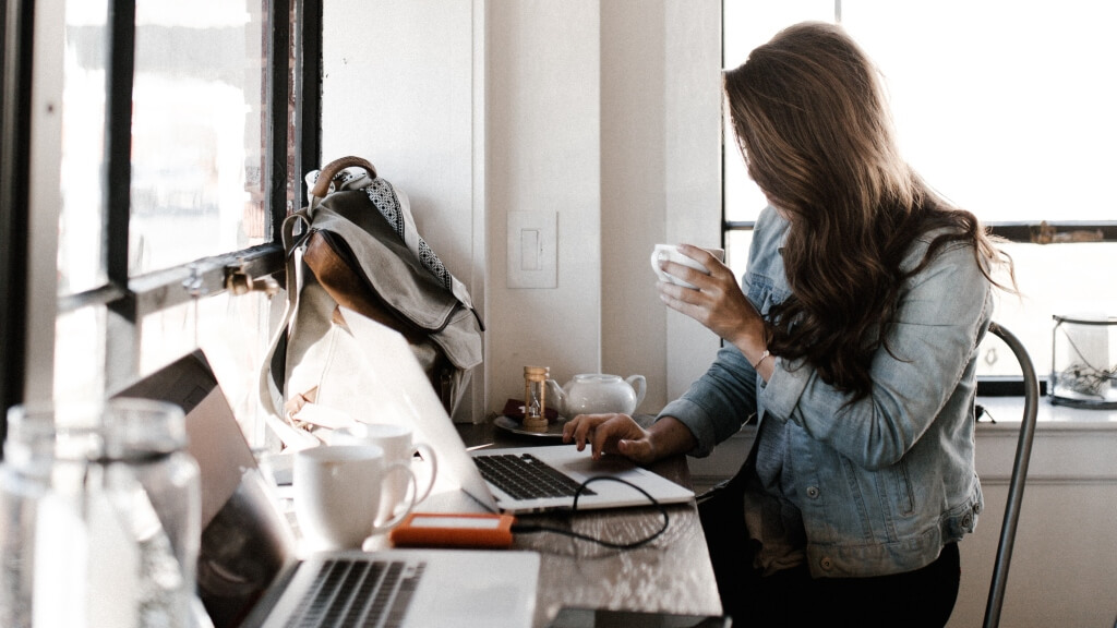 La violència masclista es pot veure aguditzada per les xarxes socials (Foto: Andrew Neel / Unsplash)