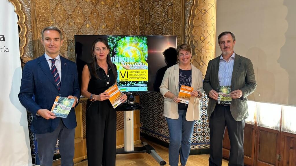 Amós García, delegado territorial de Empleo, Empresas y Trabajo Autónomo; Aránzazu Martín Moya, delegada del Gobierno andaluz en Almería; Sandra Sanz, vicedecana de Alianzas, Comunidad y Cultura de la UOC; y Miguel Ángel García, delegado de la UOC en Andalucía.
