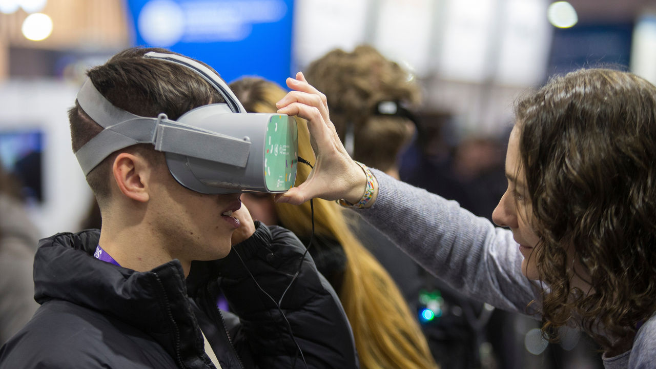 En els pròxims anys podrà incrementar-se l'ús comercial de les ulleres de realitat virtual i augmentada  / UOC