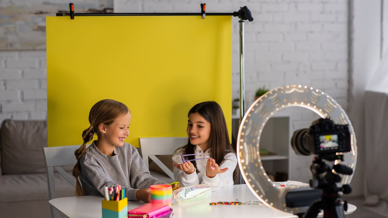 Niños influencers, un fenómeno en auge sin regulación | UOC