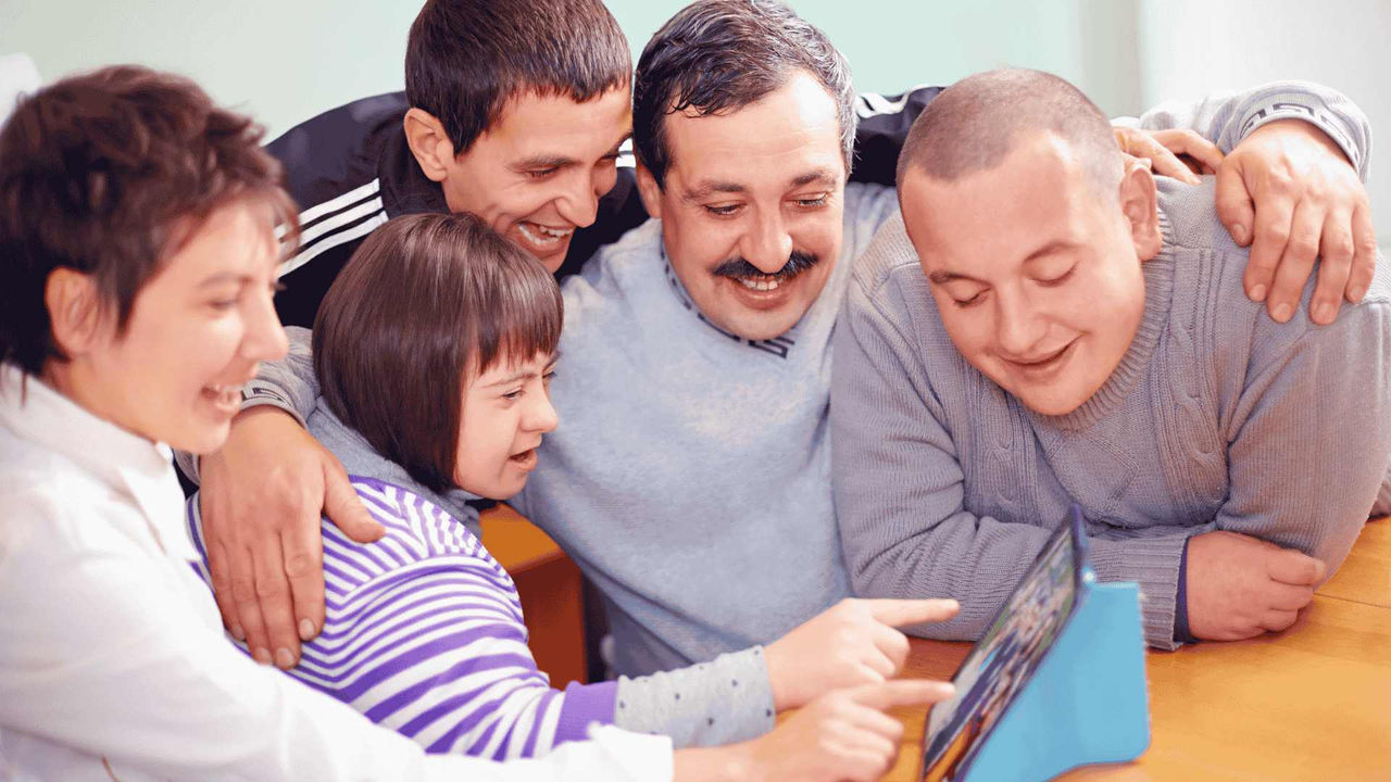 The family environment has been shown to be crucial in enhancing self-determination among young people and adolescents with intellectual disability (photo: Adobe)