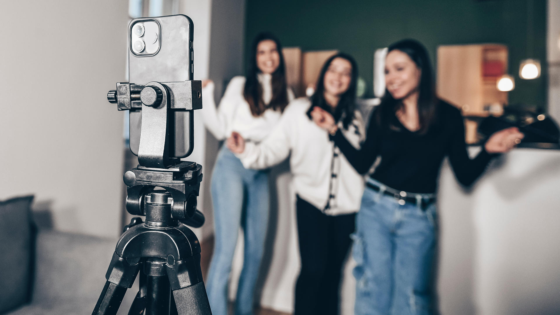 Una recerca apunta que TikTok i Instagram afecten més el benestar psicològic de les noies adolescents que el dels nois