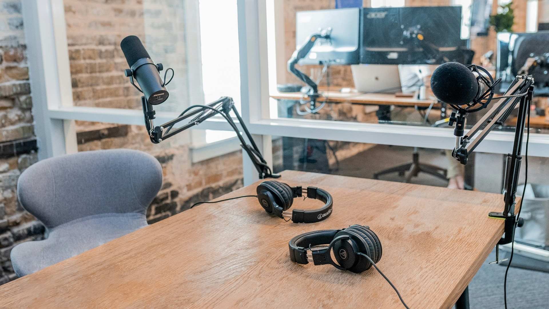 Escucha cómo se creó la primera universidad en línea del mundo en el nuevo pódcast de la UOC