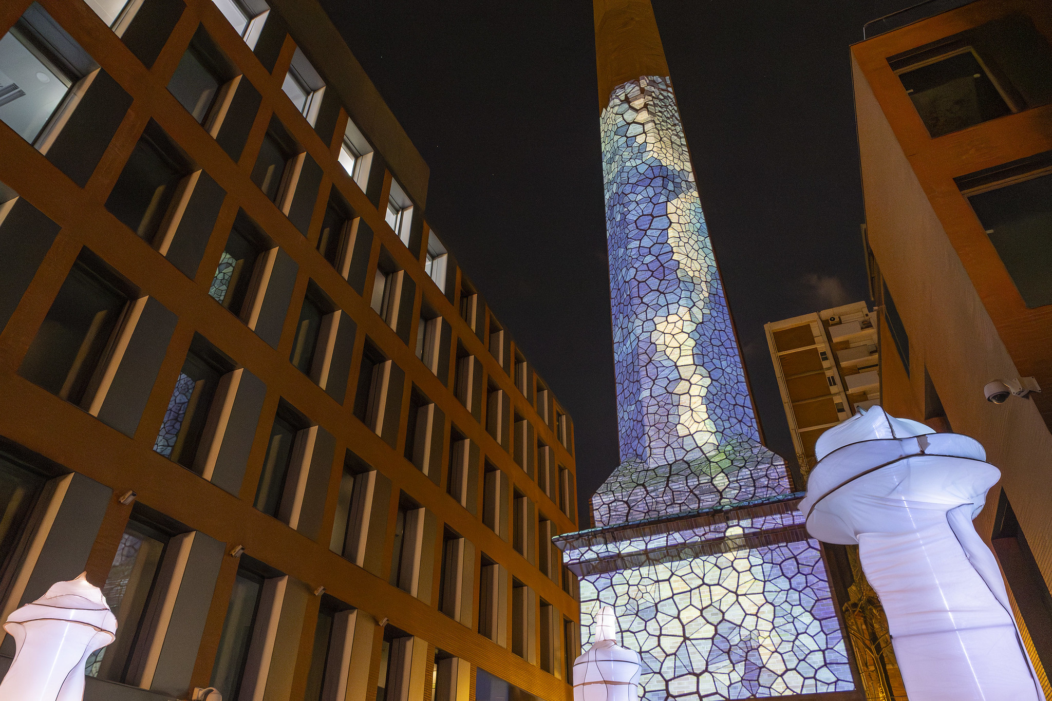 Instalación lumínica en la sede de Can Jaumandreu.