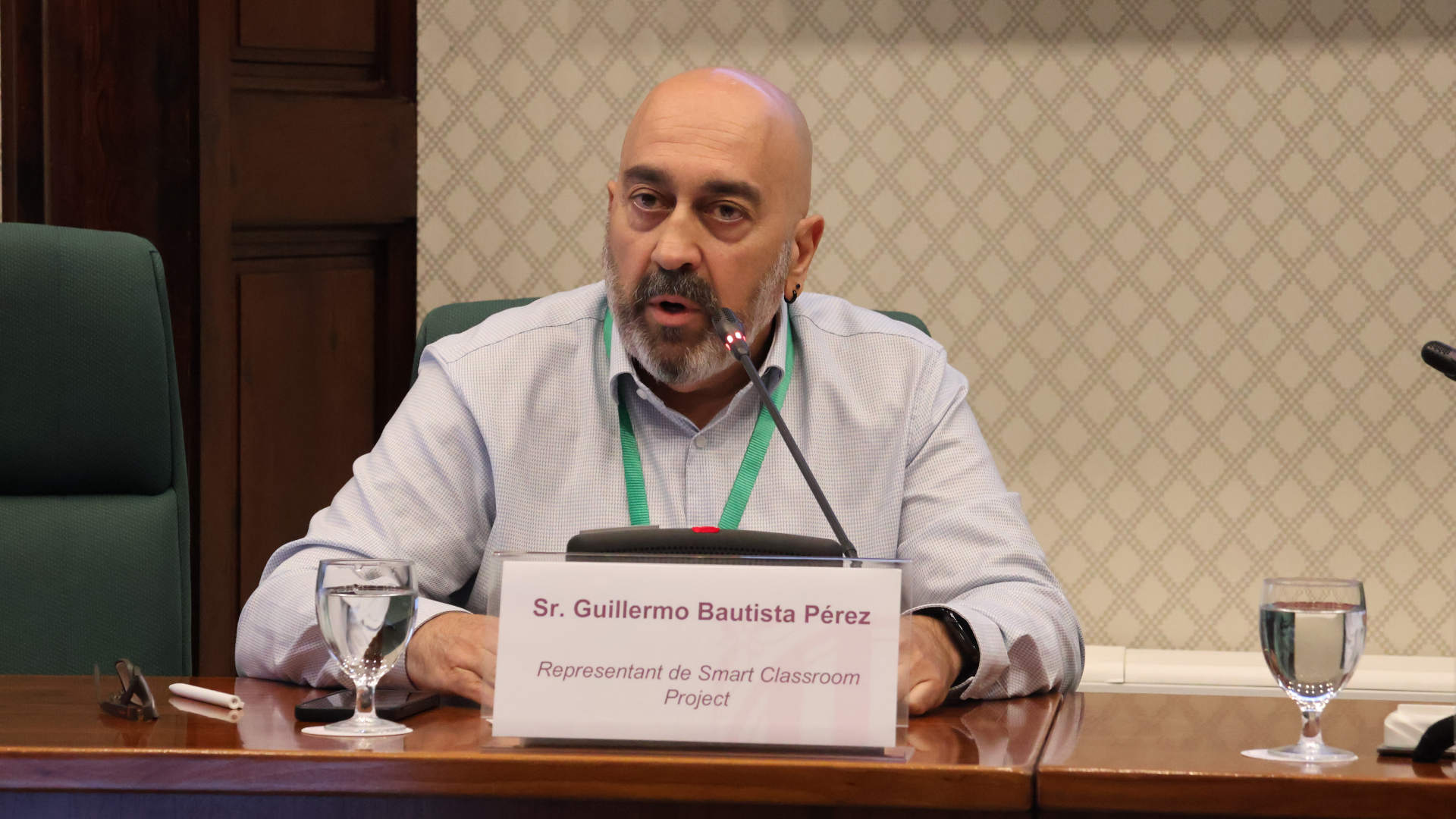L'investigador de la UOC Guillermo Bautista avui al Parlament (fotos: Parlament de Catalunya)