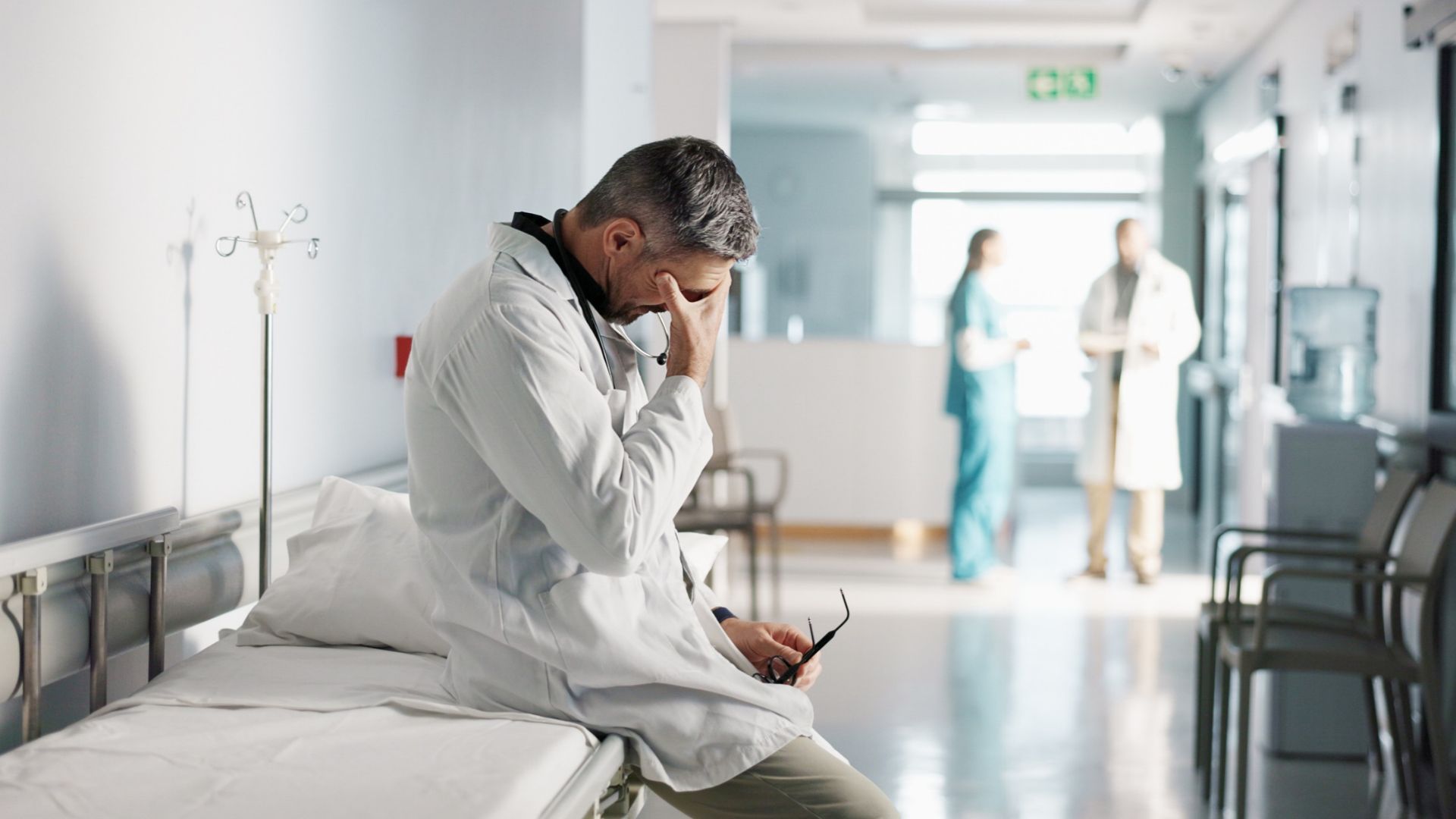 El estudio se ha basado en una muestra de cerca de un millar de profesionales sanitarios de Catalunya (Foto: Adobe Stock)