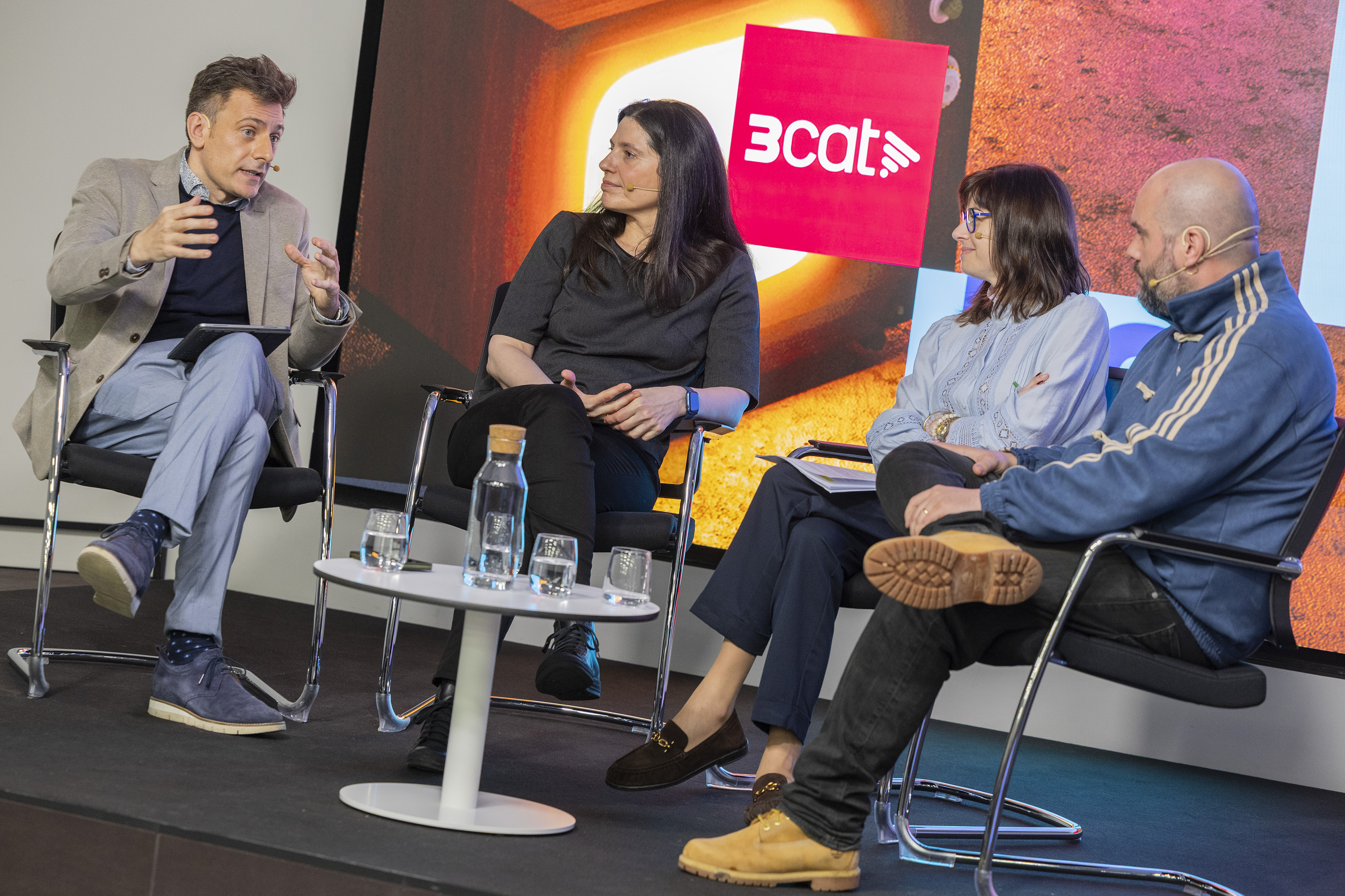 Desarrollo de la mesa "Retos y oportunidades de las narrativas audiovisuales en la era digital"