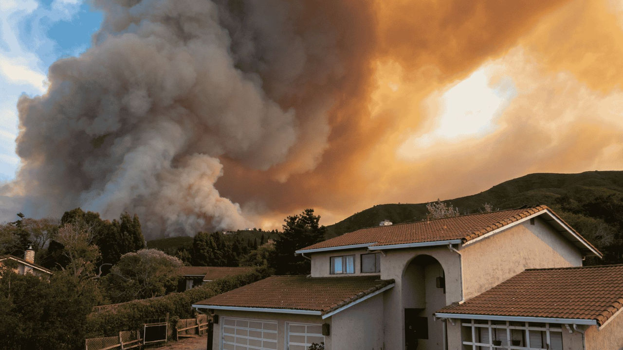 Una zona de interfaz urbano-forestal expuesta al riesgo de incendio.