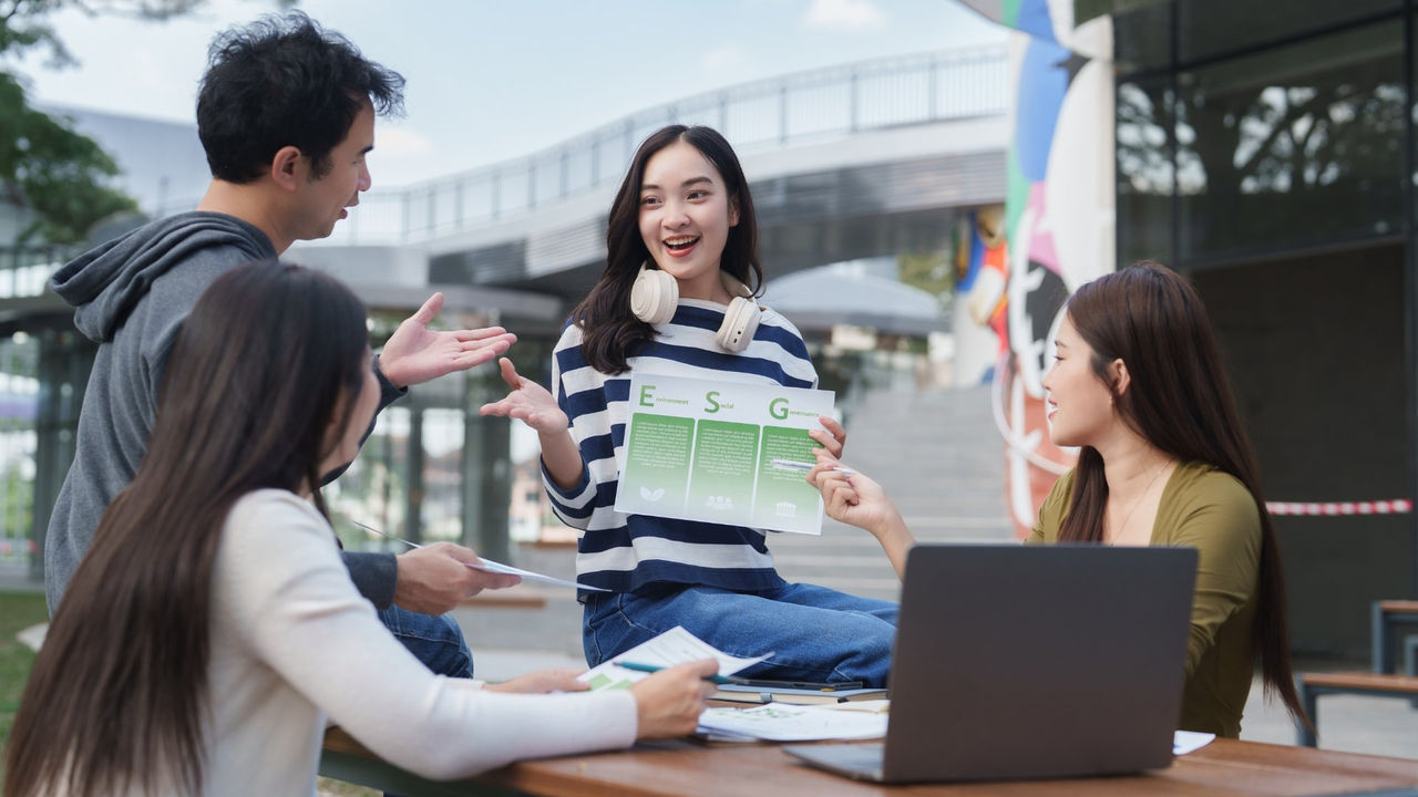 Young people assess companies’ environmental commitment, an increasingly important factor for Generation Z. (Foto: Adobe)