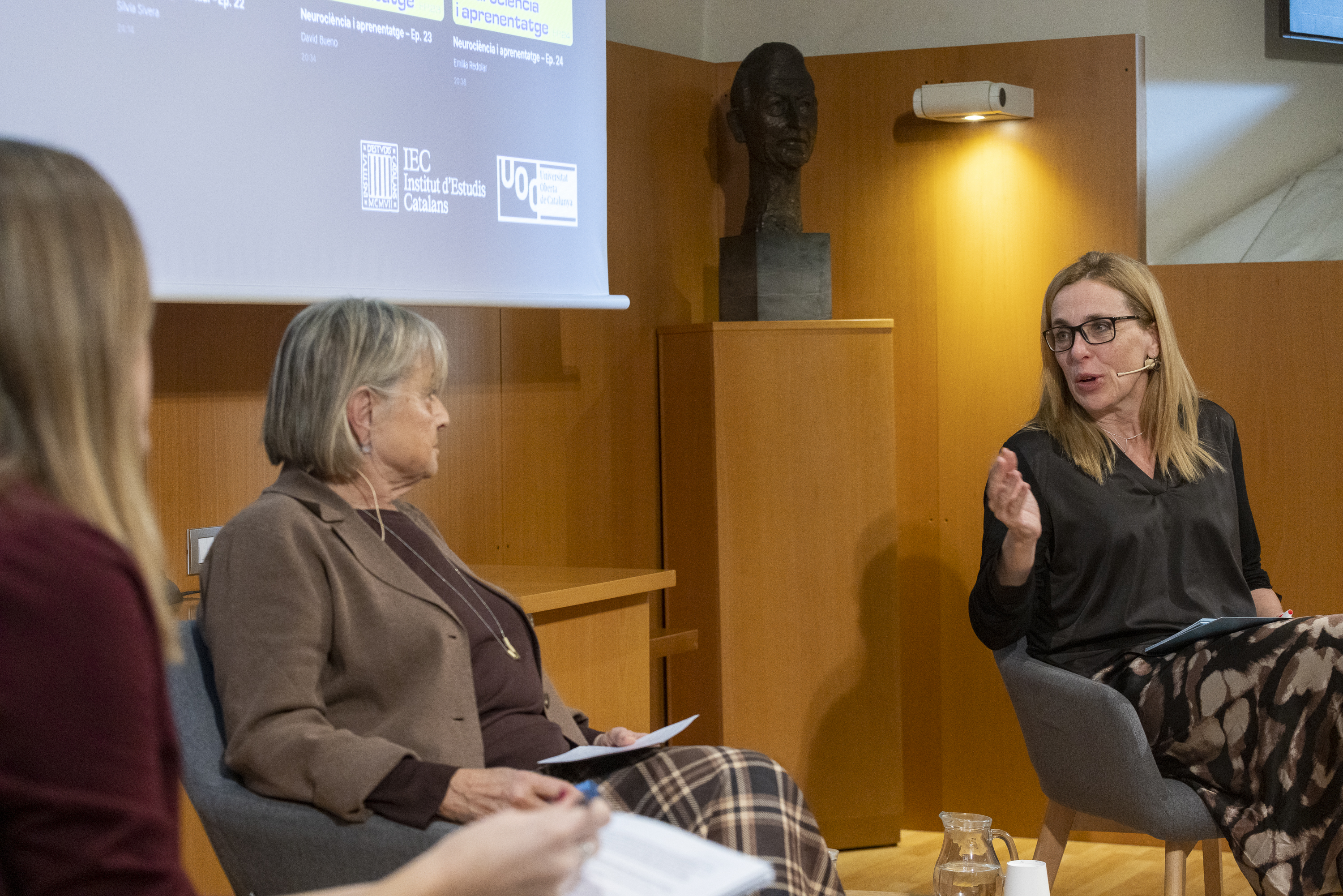 Conversa entre Teresa Cabré i Àngels Fitó, moderada per la periodista Jèssica del Moral.