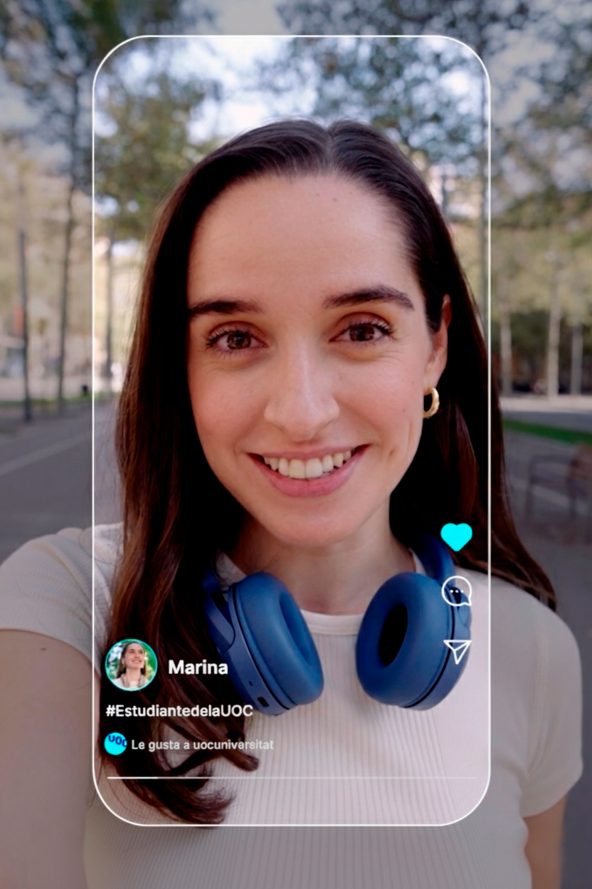 Marina, estudiante de la UOC video link