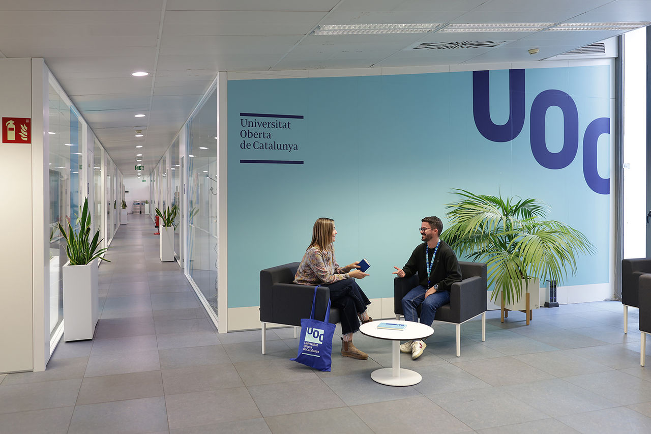 Interior de uno de los edificios de la UOC en Barcelona