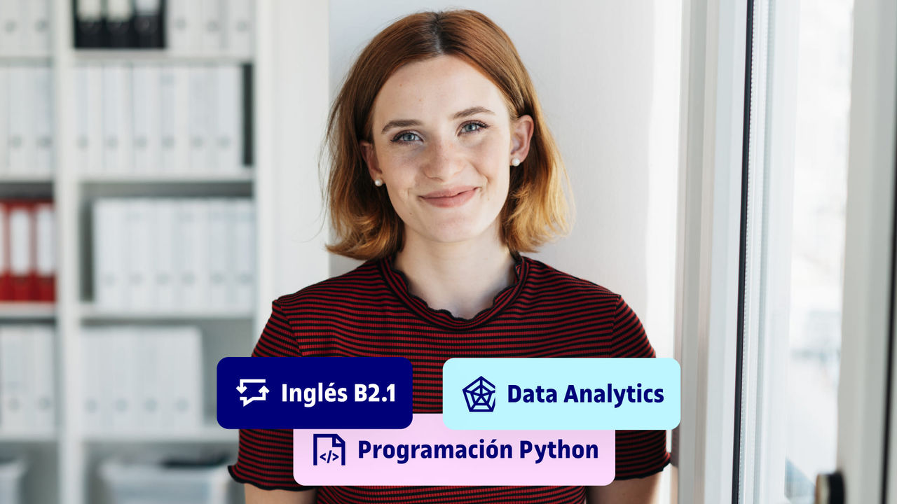 Chica joven presenta los cursos de formación contínua que ha realizado en la UOC