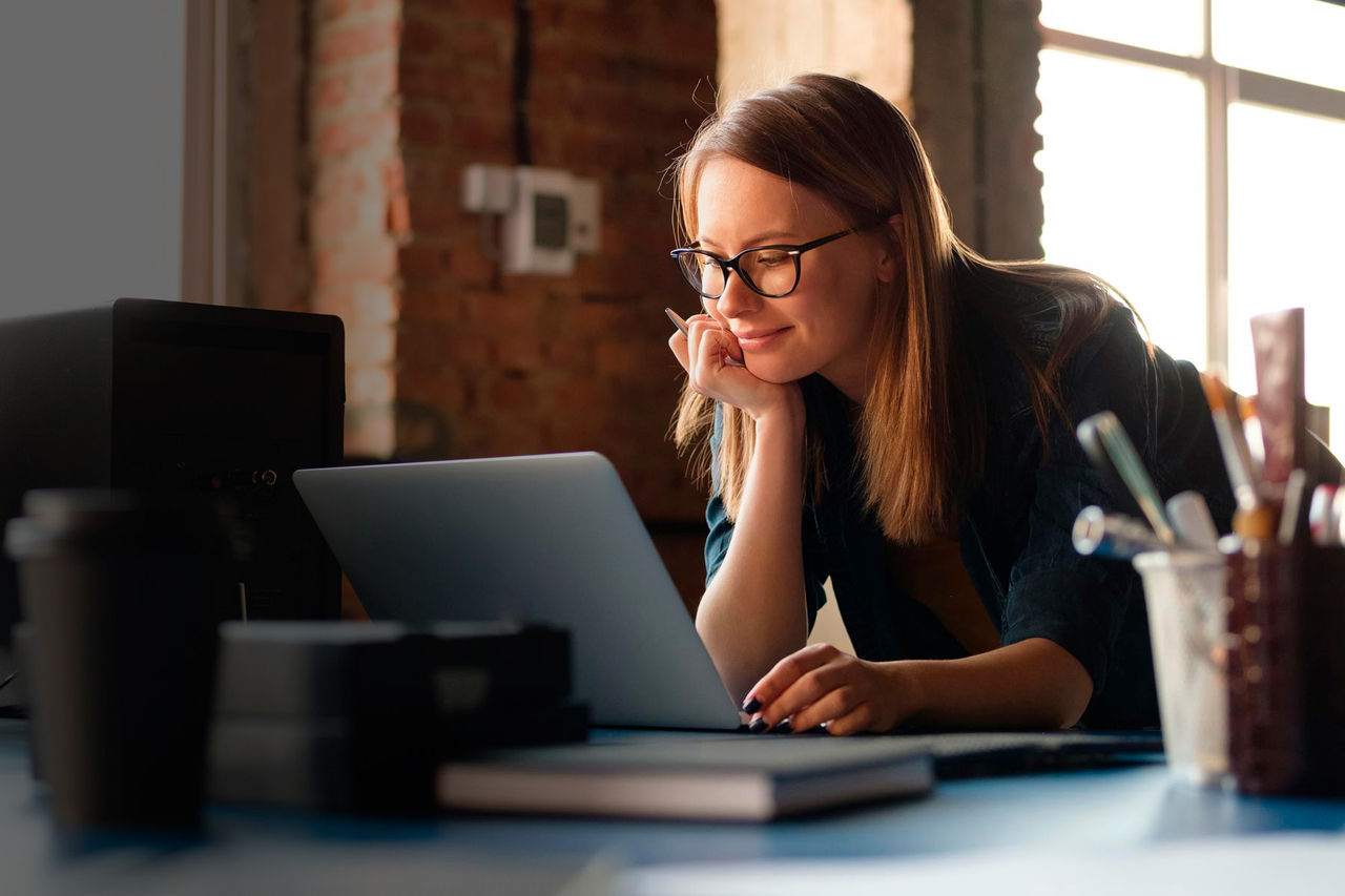 Estudiante de cursos de idiomas de la UOC