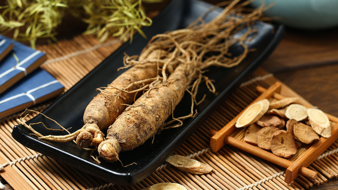 ginseng in black plate on wooden table