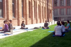 Yoga por la paz en la UOC