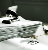 Carpetes UOC i grapadora