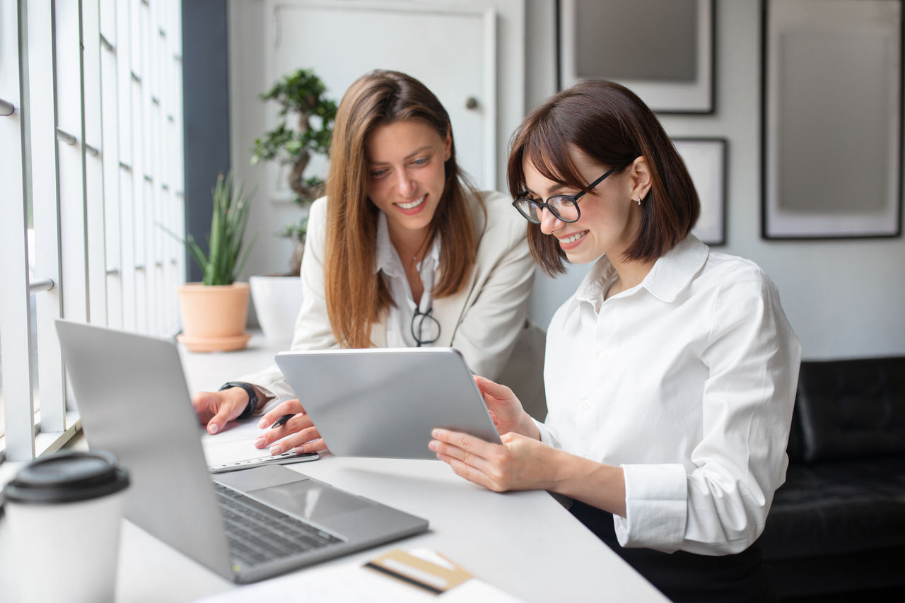 Profesionales que te acompañan en el desarrollo a lo largo de tu vida profesional mediante la orientación profesional, la promoción del talento, la mejora de la empleabilidad y el fomento de la competitividad.