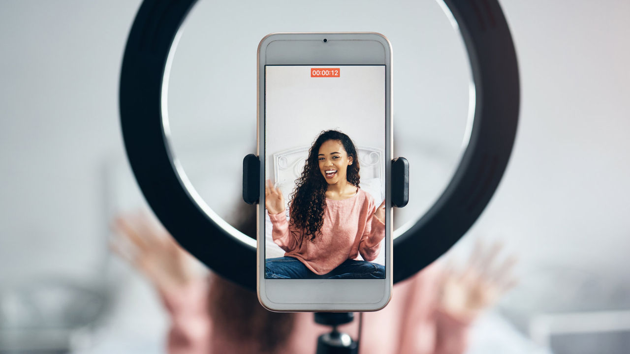 Indatika és una plataforma web que recull dades i valoracions sobre influencers en funció de les experiències prèvies d'altres marques (foto: Adobe)